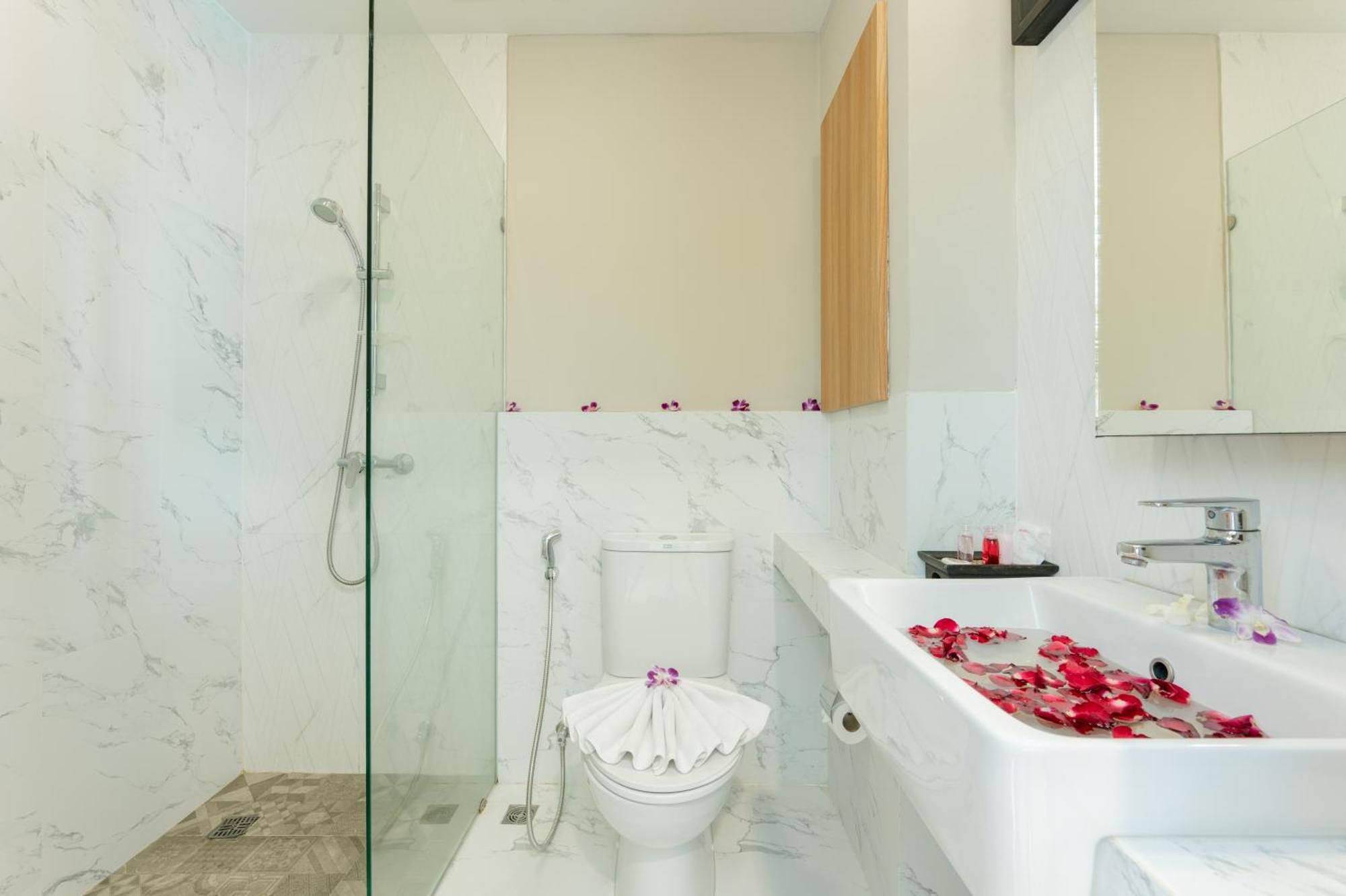 Sky Wave Patong Hotel Екстериор снимка