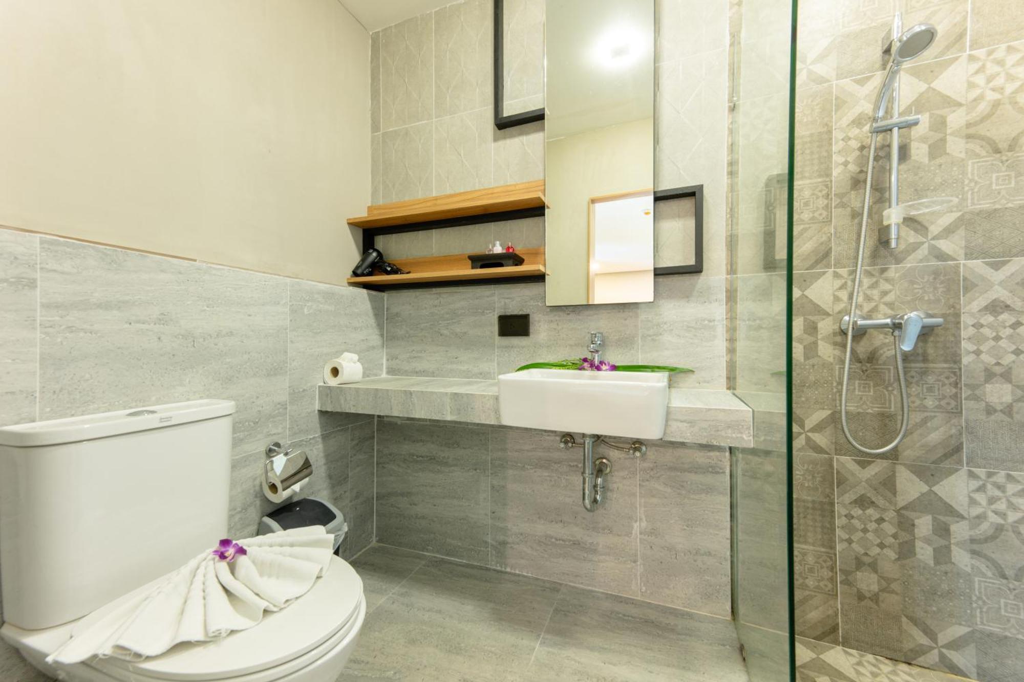Sky Wave Patong Hotel Екстериор снимка