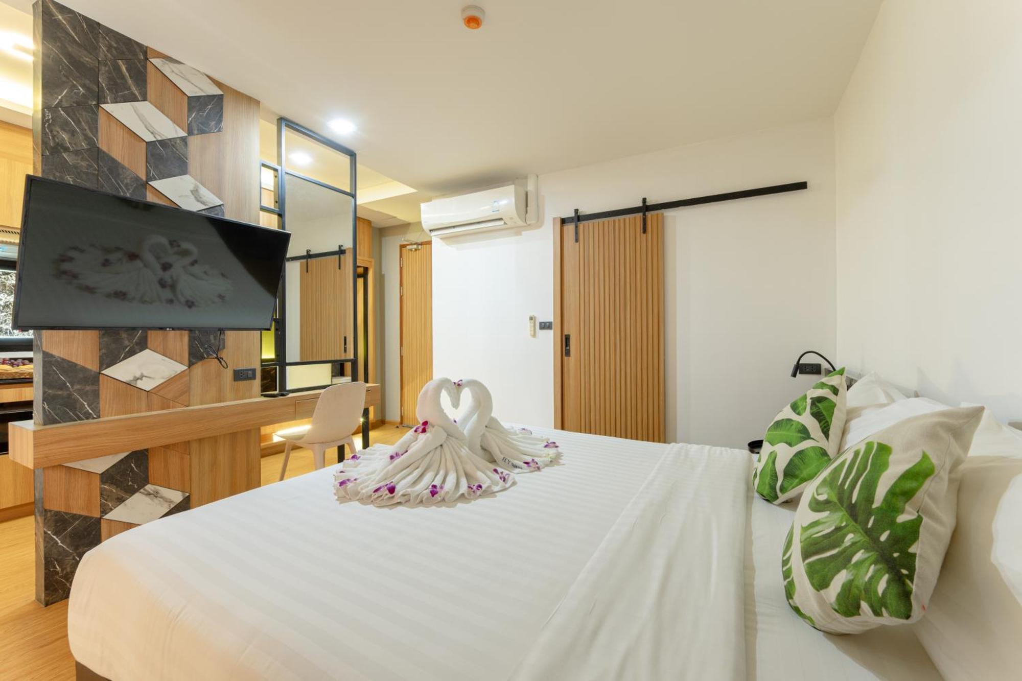 Sky Wave Patong Hotel Екстериор снимка