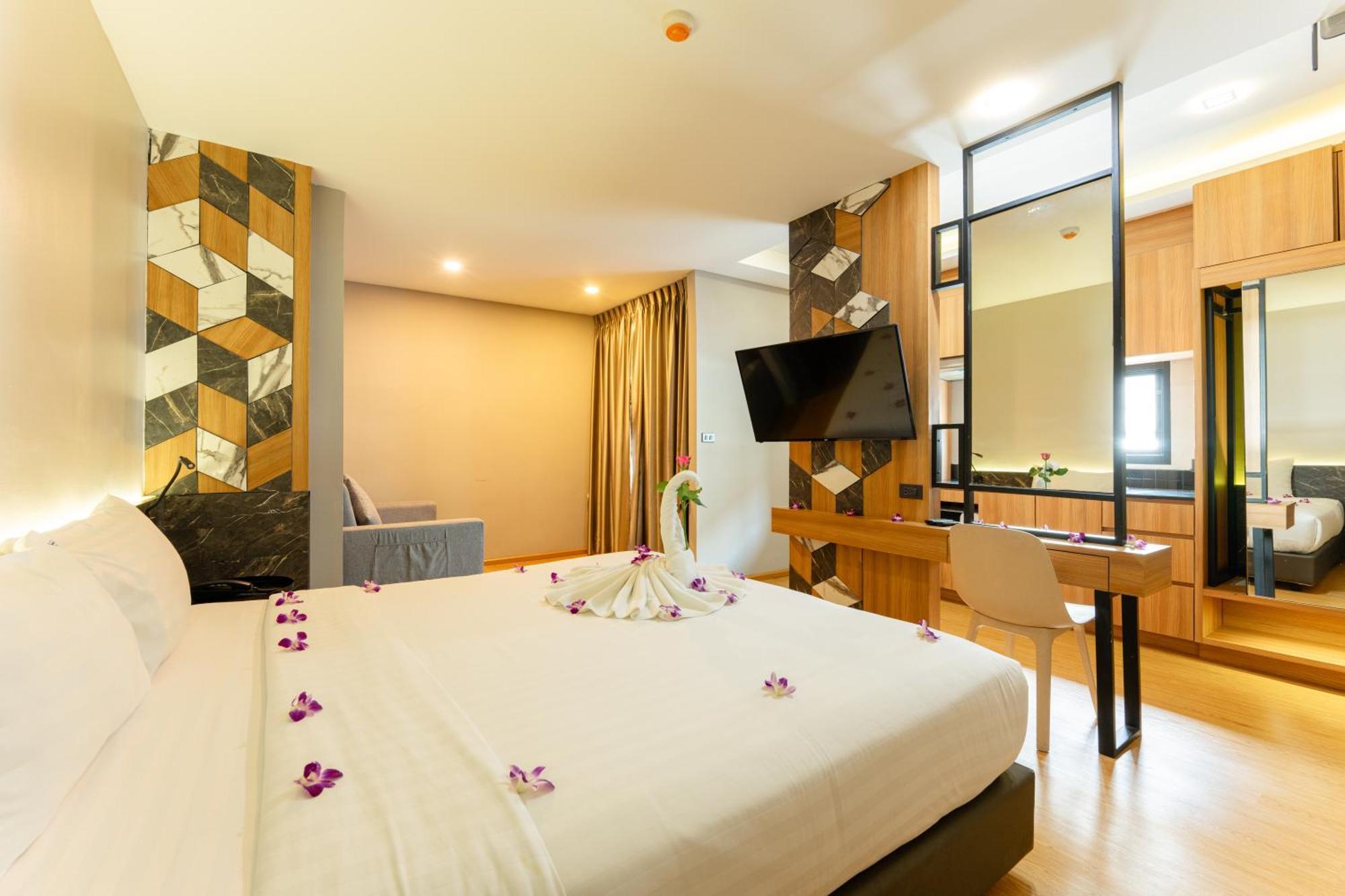 Sky Wave Patong Hotel Екстериор снимка