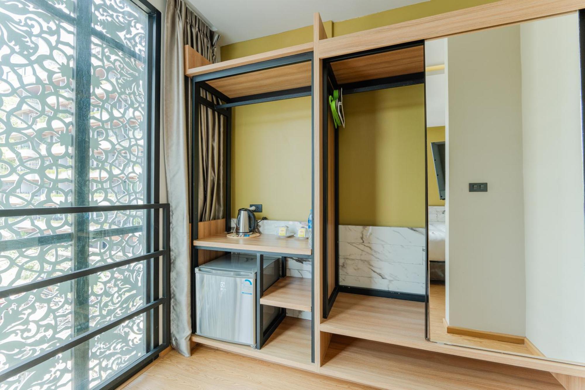 Sky Wave Patong Hotel Екстериор снимка