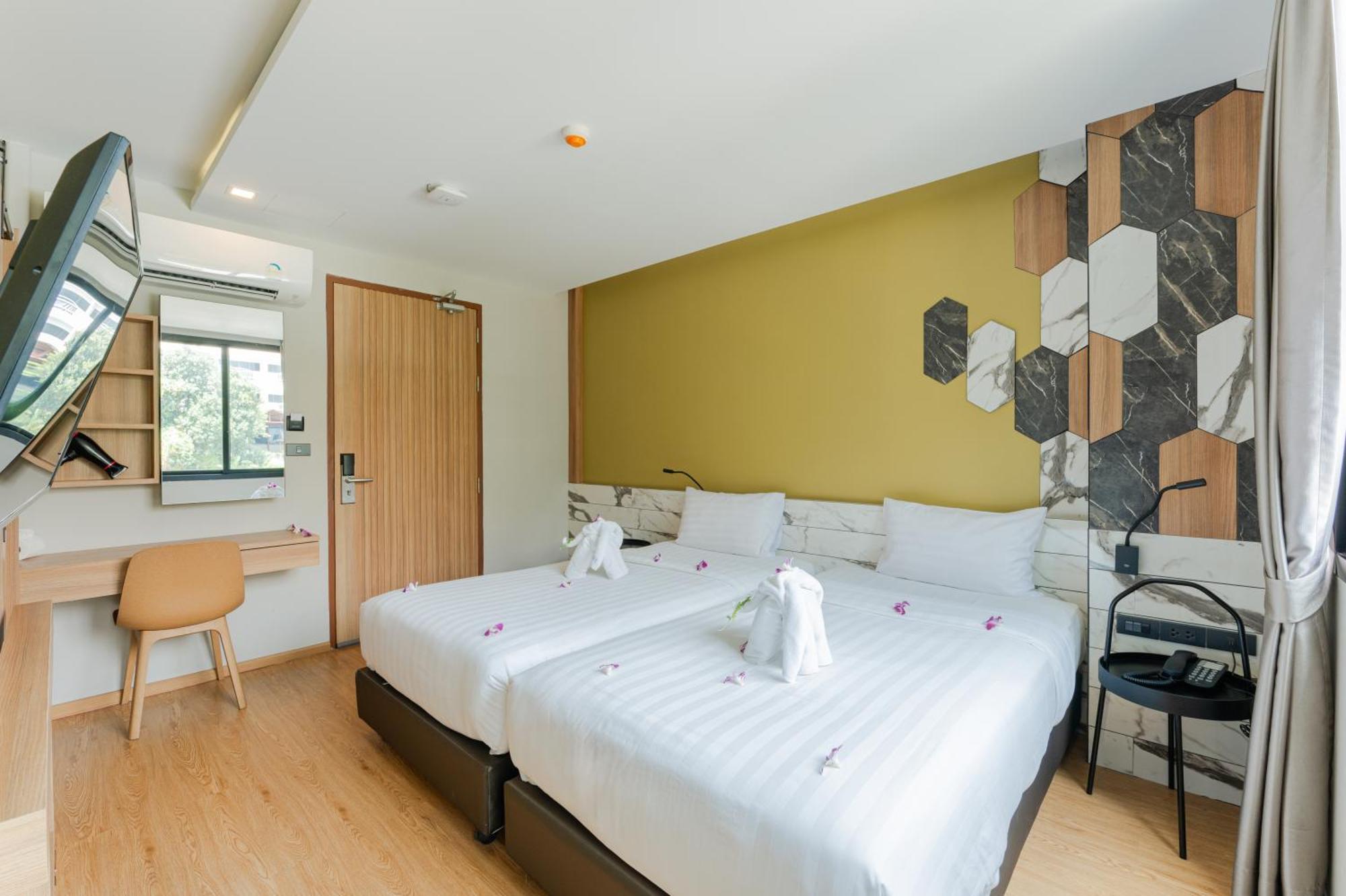 Sky Wave Patong Hotel Екстериор снимка