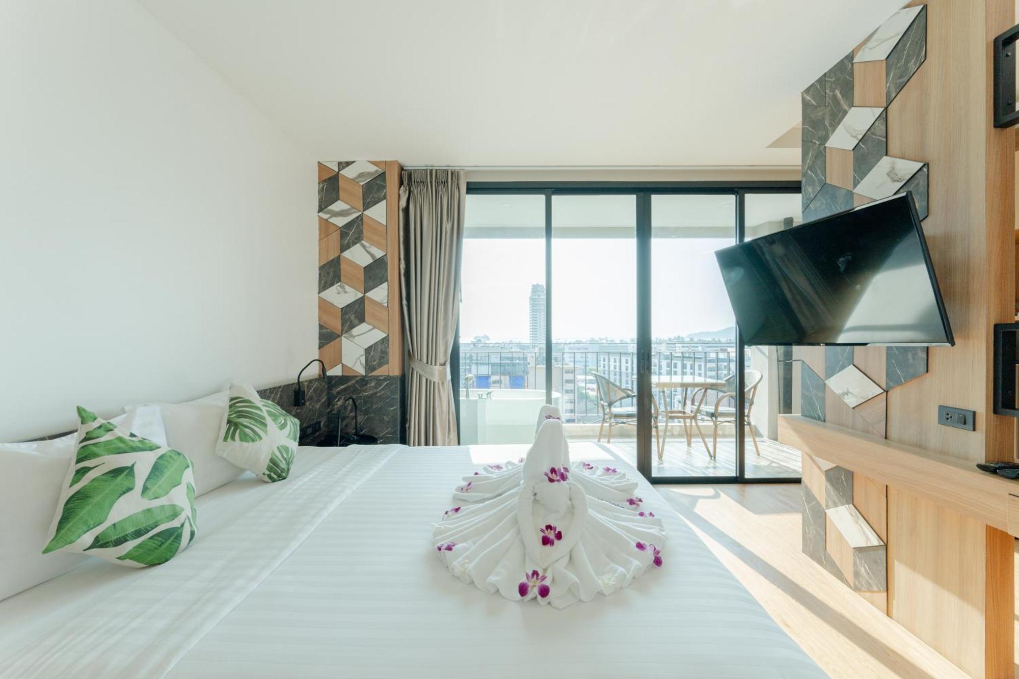 Sky Wave Patong Hotel Екстериор снимка