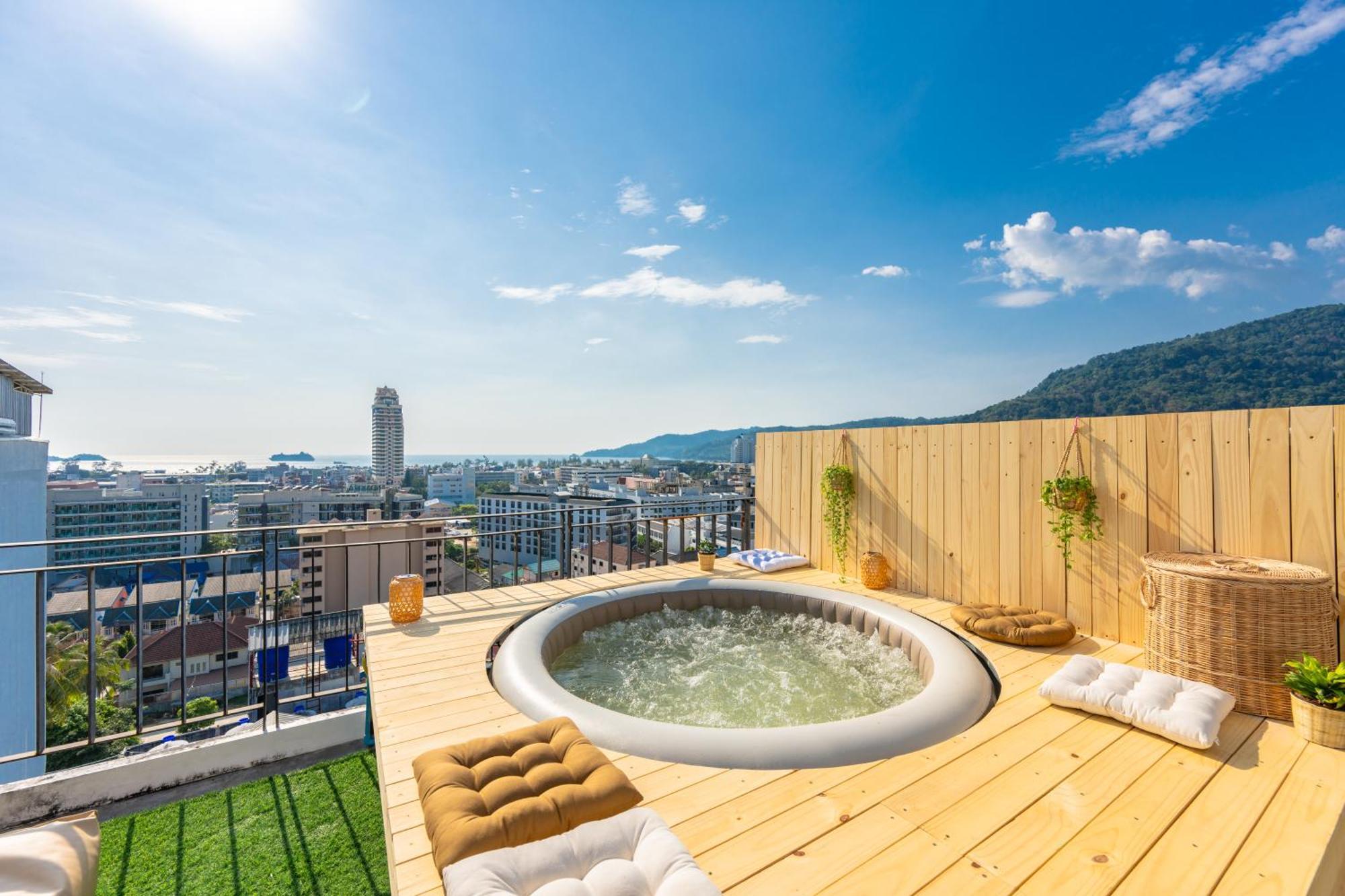 Sky Wave Patong Hotel Екстериор снимка